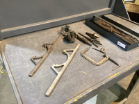 TRAY WITH SMALL ENGINE TOOLS