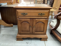 ROXTON SIDE TABLE W/ (1) DRAWER AND LOWER DOUBLE DOORS....MADE IN CANADA