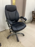 BLACK OFFICE CHAIR