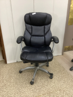 BLACK ROLLING OFFICE CHAIR