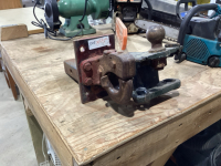 2 HITCHES - PINTLE + LOAD LEVELER HITCH