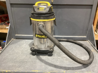STANLEY STAINLESS WET/DRY VAC