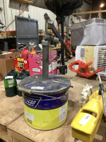 GREASE PAIL WITH PUMP