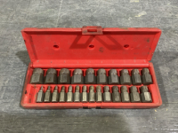 SNAP-ON 25 PIECE SCREW EXTRACTOR SET - ONE PC MISSING