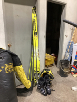 ROSSINGNOL DOWNHILL RACING SKIS (NO BINDINGS) W/ CARRYING BAG & LANGE BOOTS W/BAG
