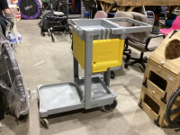 PLASTIC RUBBERMAID CLEANING CART - ON WHEELS