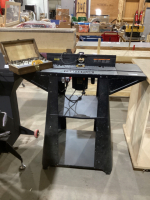 CRAFTSMAN ROUTER TABLE WITH VARIABLE SPEED SKIL MOTOR AND SOME BITS IN WOOD BOX