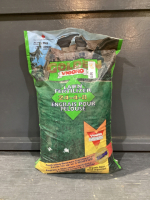 BAG OF VIGORO FERTILIZER. 24-4-8 AND WEEDEX DANDELION BAR