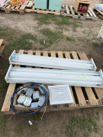 Fluorescent lights and light sockets