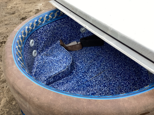 ROUND HOT TUB