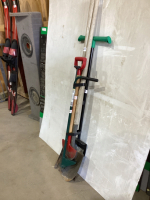 A BUNDLE OF (5) GARDEN HAND TOOLS - SPADE, HOUND DOG WEEDER, FLAT SHOVEL(2) EDGERS