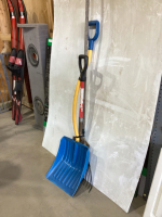 BUNDLE OF YARD TOOLS - SNOW SHOVEL, LEAF RAKE, SPADE