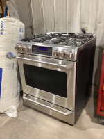 GE GAS STOVE - (5) BURNERS