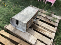 METAL MAIL BOX W/MOUNTING BRACKET
