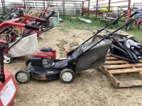 CRAFTSMAN EZWALK GAS LAWNMOWER W/ BAGGER