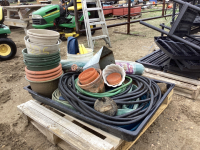 PALLET W/ GARDEN SUPPLIES - PLANT POTS, HOSE, LAY FLAT HOSE, SPRINKLERS