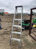 ALUMINUM STEP LADDER 6-FOOT