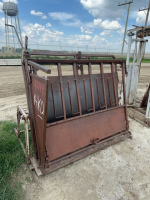 Hi Qual Calf tipping table