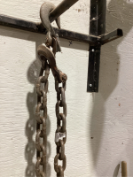 CHAIN WITH 2 HOOKS