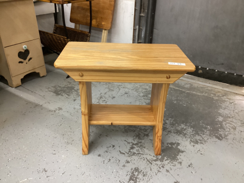 SMALL WOOD BENCH