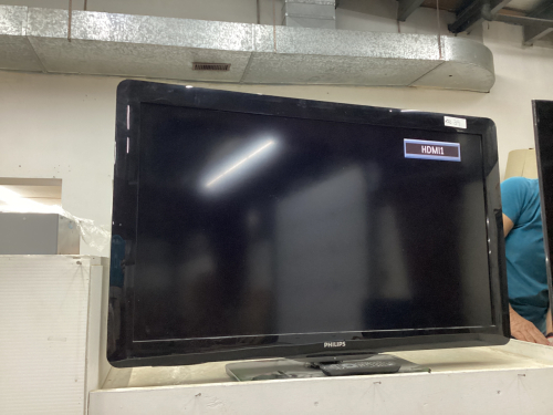 40" PHILIPS FLAT SCREEN TV - WITH REMOTE