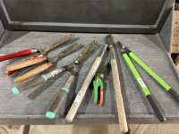 BUNDLE OF PRUNER & HEDGE CLIPPERS