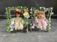 2 DOLLS IN SWINGS