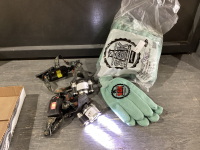 BAG OF GREEN KING GLOVES & 2 HEADLAMPS