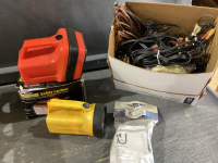 2 BOXES: CABLES & FLASHLIGHTS & MOBILE MOUNTING KIT