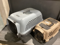 2 PET KENNELS