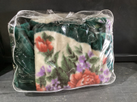 PLUSH BLANKET - FLORAL