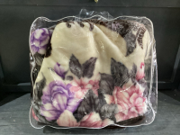 PLUSH BLANKET - FLORAL