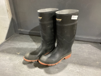 RUBBER BOOTS, BAFFIN, SIZE 12