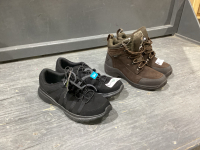 2 PAIR OF SHOES THINSULATE BOOTS SIZE 6, ATHLETIC WORKS RUNNERS SIZE 8