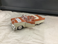 ERTL DIE CAST COLLECTOR CAR - 1956 FORD SUNLINER