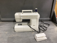 KENMORE SEWING MACHINE WITH CORDS + FOOT PEDAL