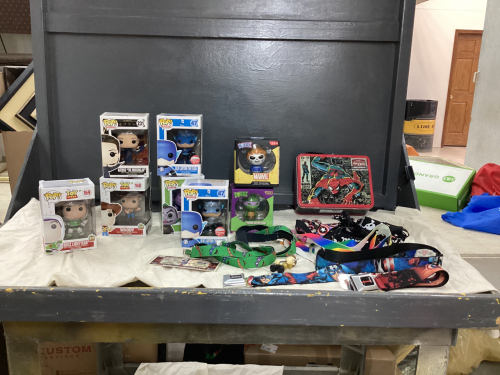 COLLECTIBLE TOYS - SPIDERMAN LUNCH BOX, POP HERO'S, MARVEL COMIC BELTS & SUSPENDERS, SESAME STREET