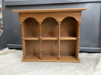 VINTAGE KNICKNACK SHELF - WALL MOUNTED W PLATE RAILS