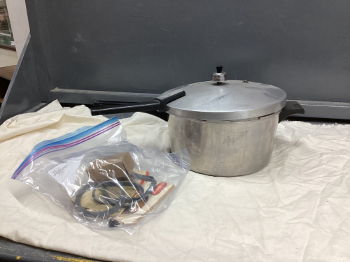 PRESTO PRESSURE COOKER