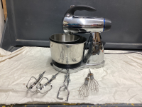 SUNBEAM MIXMASTER W/ (2) STAINLESS BOWLS
