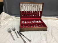 COMMUNITY SILVERWARE IN WOOD BOX - 12 PLACE SETTING