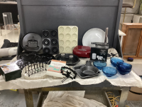 BOX OF KITCHEN ITEMS - PASTA BOWL, SPRINFORM PAN W/ EXTRA PLATES, MUFFIN TINS, SAFARI ANIMAL PANCAKE FORMS, BLUE DESSERT BOWLS