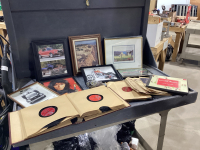 MANY VINTAGE 75 RPM RECORDS, PICTURES