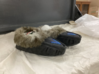 HANDMADE SLIPPERS - SIZE 9