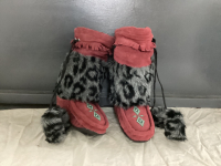 HANDMADE MOCCASINS - SIZE 7
