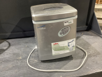 SALTON ICE MAKER
