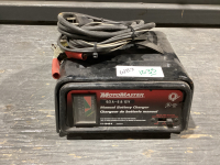 MOTOMASTER BATTERY CHARGER