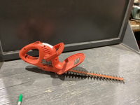 B&D 16&rdquo; HEDGE TRIMMER