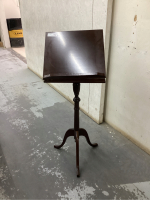 WOOD LECTURN/MUSIC STAND