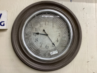 ROUND WALL CLOCK - BATTERY